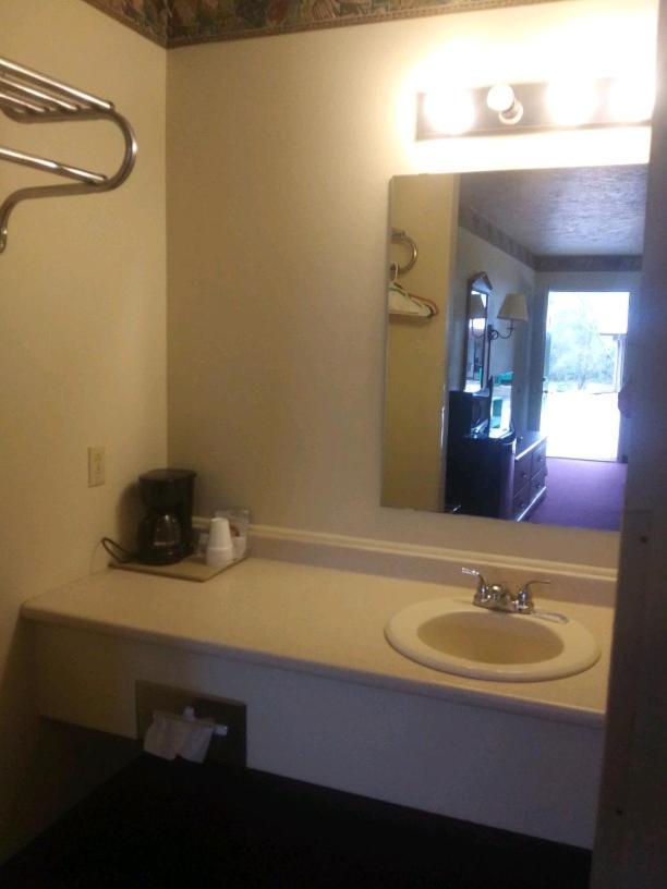 Whispering Creek Lodging & Rv Resort Newton Buitenkant foto