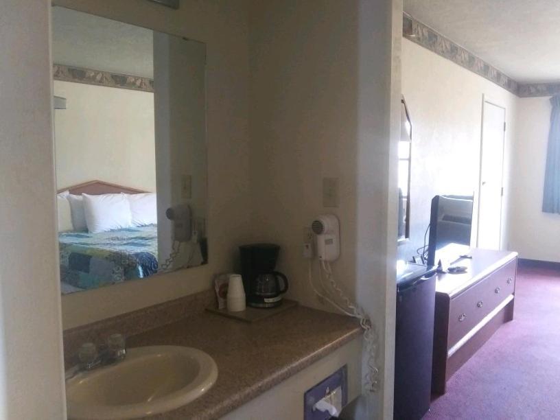 Whispering Creek Lodging & Rv Resort Newton Buitenkant foto